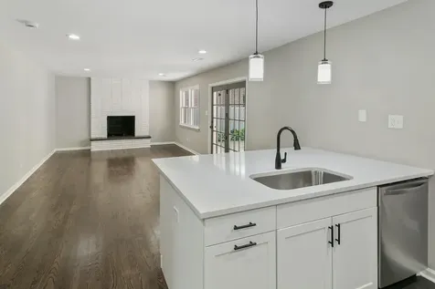 947 East 169th Street South Holland IL 60473