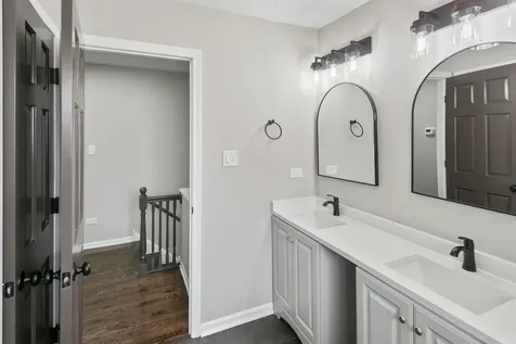 947 East 169th Street South Holland IL 60473