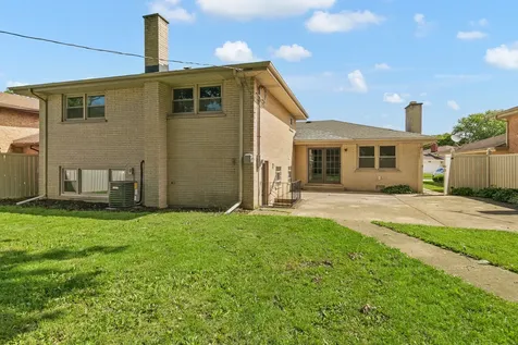 947 East 169th Street South Holland IL 60473