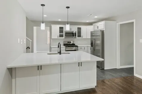 947 East 169th Street South Holland IL 60473