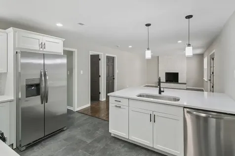 947 East 169th Street South Holland IL 60473
