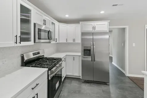 947 East 169th Street South Holland IL 60473
