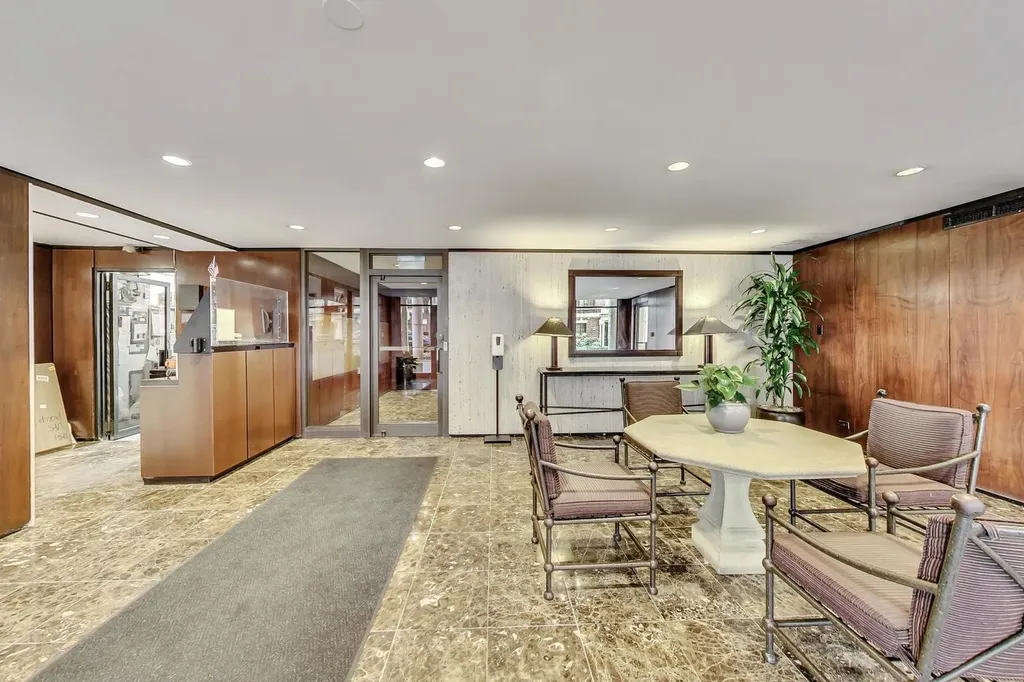 1 East Scott Street Chicago IL 60610