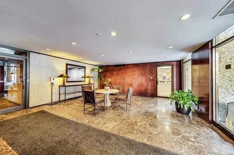 1 East Scott Street Chicago IL 60610