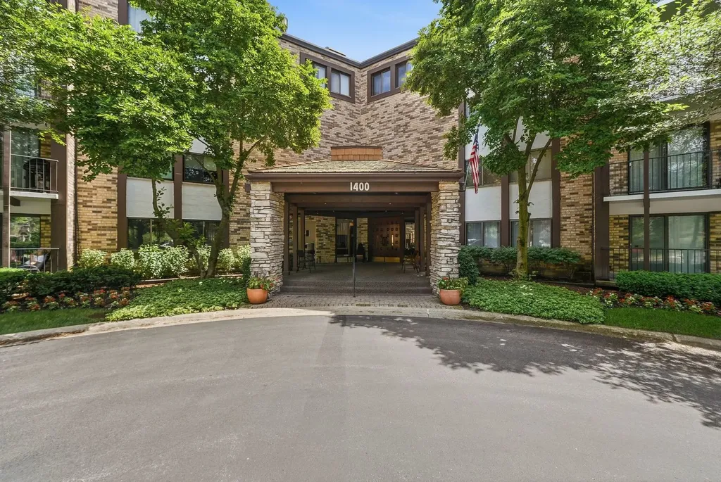 1400 North Yarmouth Place Mount Prospect IL 60056