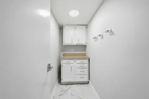 1400 North Yarmouth Place Mount Prospect IL 60056