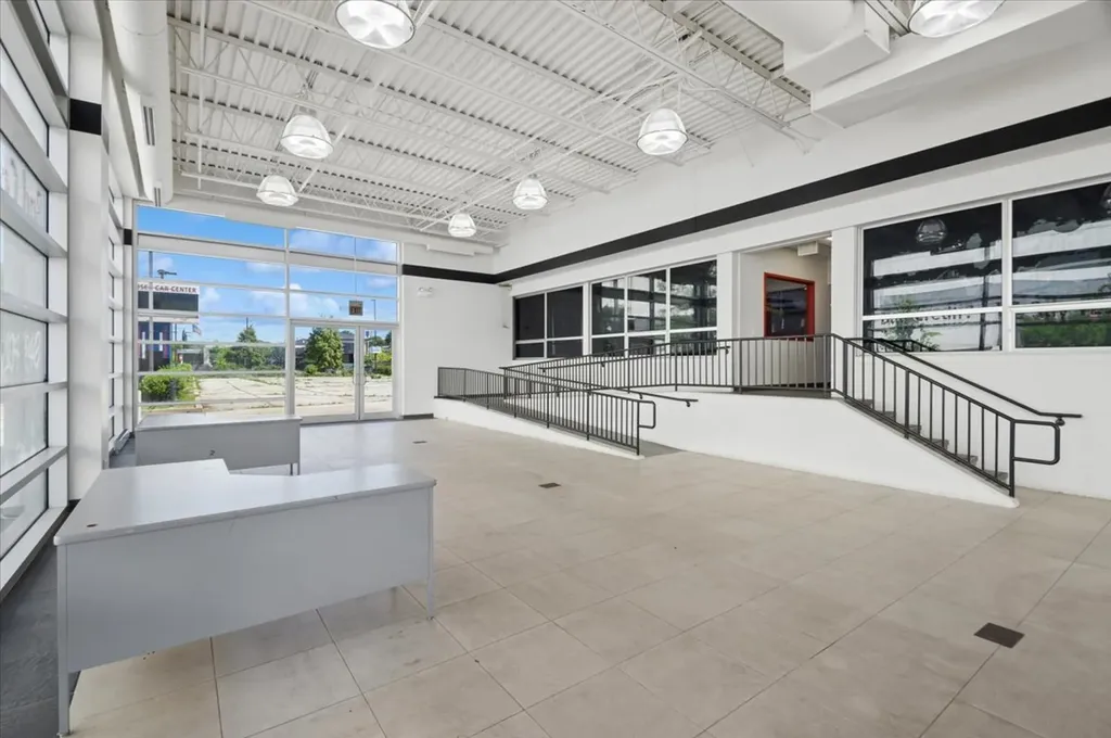 6039 North Western Avenue Chicago IL 60659