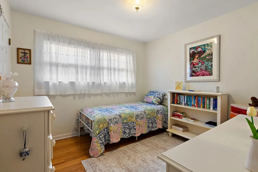 6335 North Karlov Avenue Chicago IL 60646