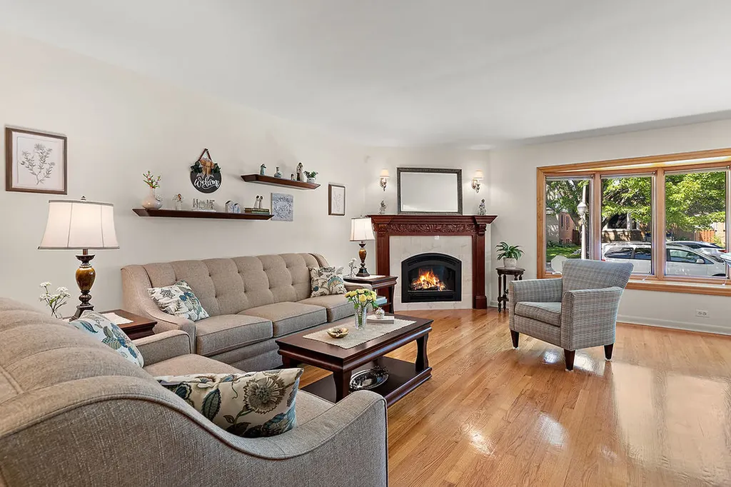 6335 North Karlov Avenue Chicago IL 60646