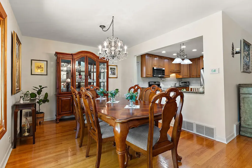 6335 North Karlov Avenue Chicago IL 60646