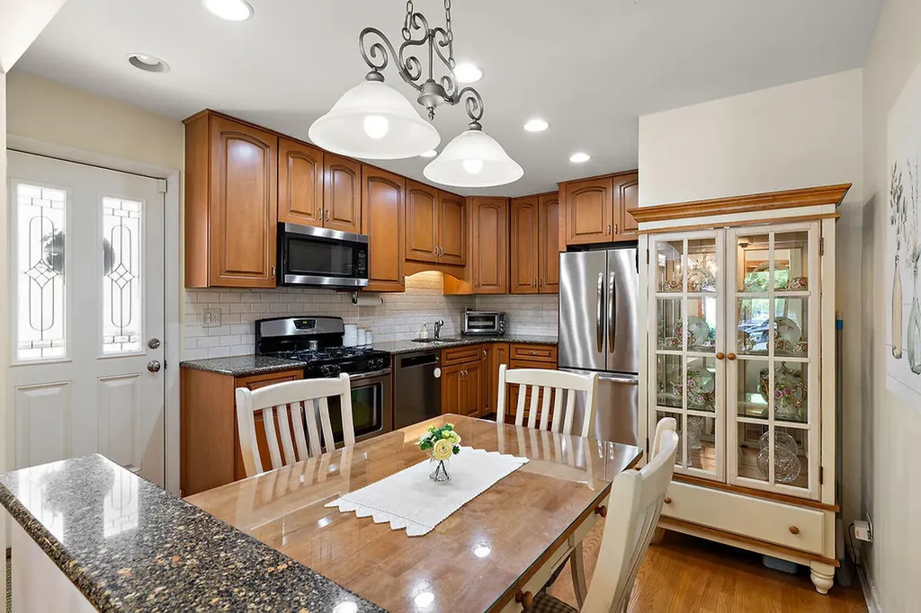 6335 North Karlov Avenue Chicago IL 60646