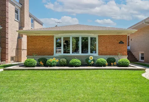 6335 North Karlov Avenue Chicago IL 60646