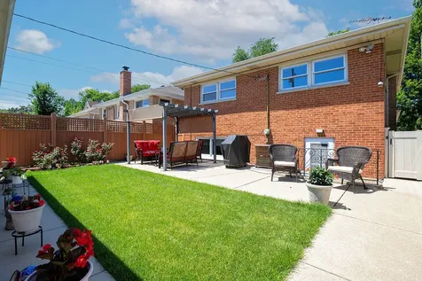 6335 North Karlov Avenue Chicago IL 60646