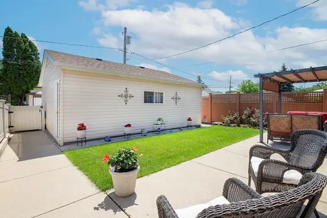 6335 North Karlov Avenue Chicago IL 60646