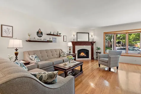 6335 North Karlov Avenue Chicago IL 60646
