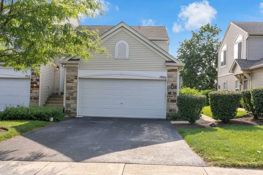 1909 Misty Ridge Lane Aurora IL 60503
