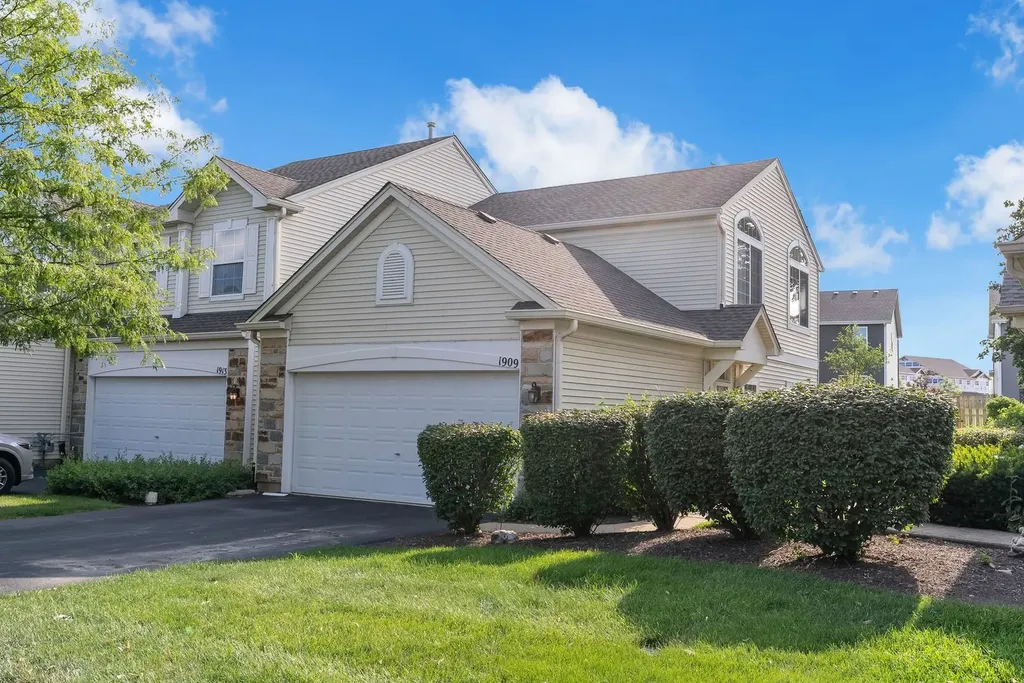 1909 Misty Ridge Lane Aurora IL 60503