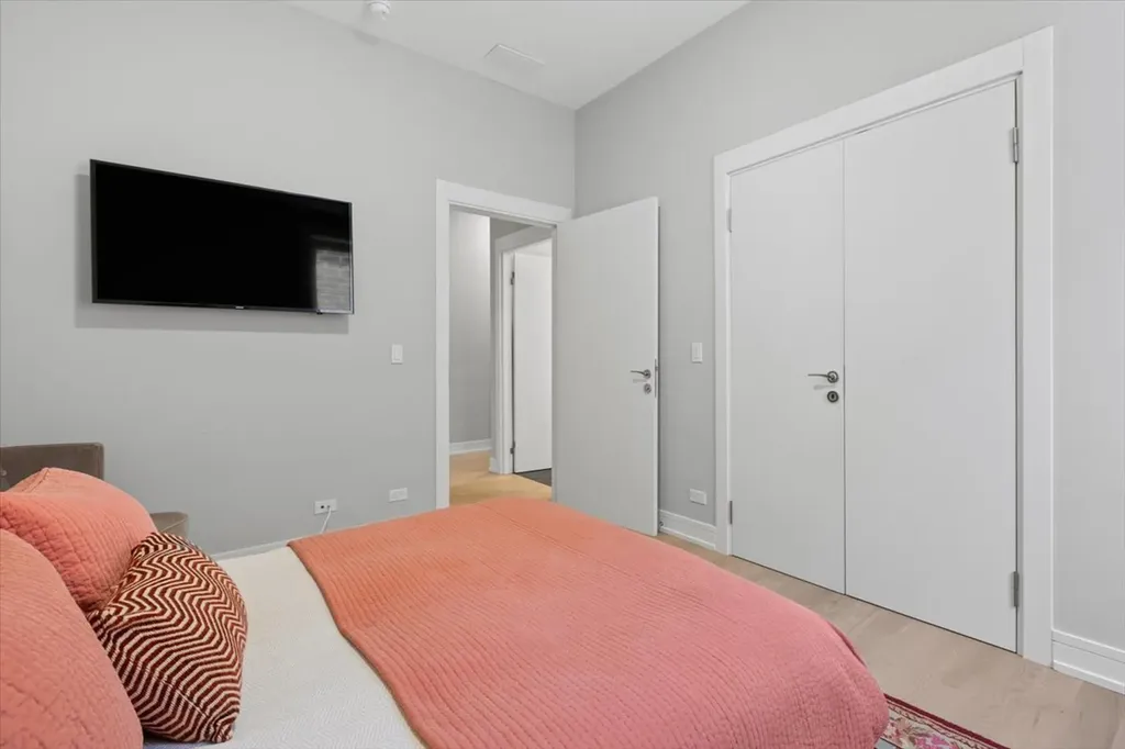 4939 North Damen Avenue Chicago IL 60625