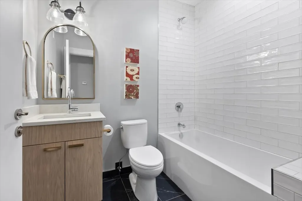 4939 North Damen Avenue Chicago IL 60625
