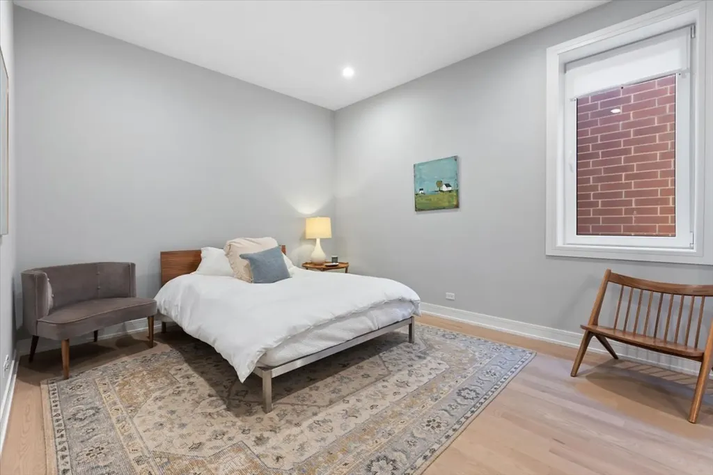 4939 North Damen Avenue Chicago IL 60625
