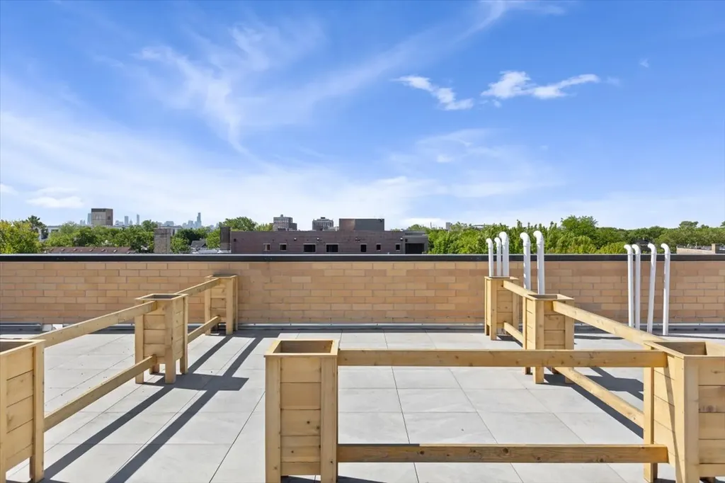 4939 North Damen Avenue Chicago IL 60625