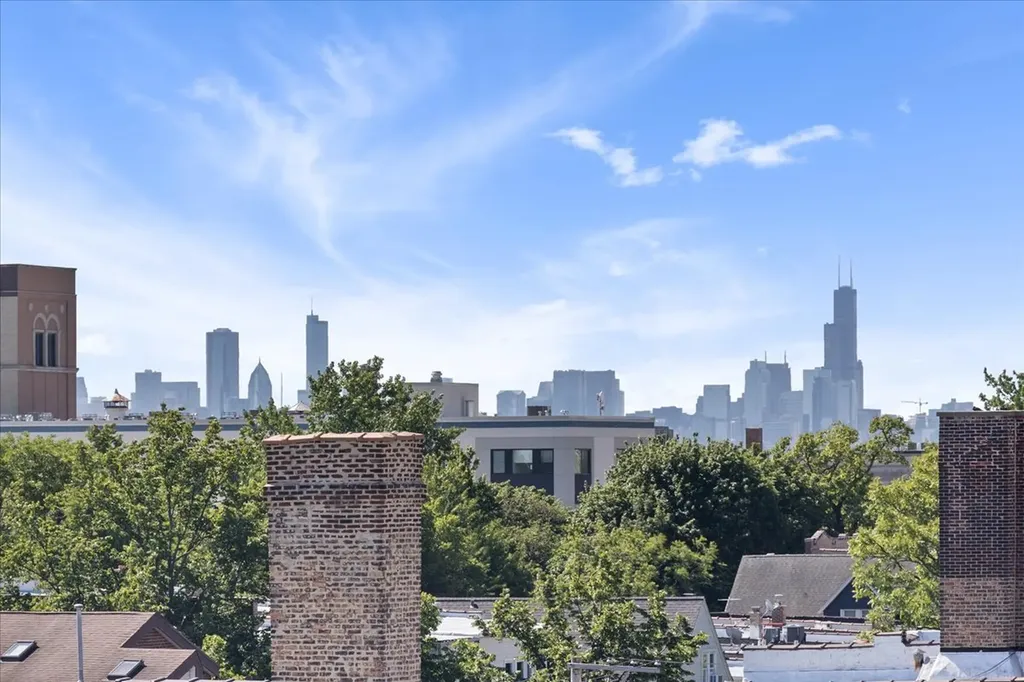 4939 North Damen Avenue Chicago IL 60625