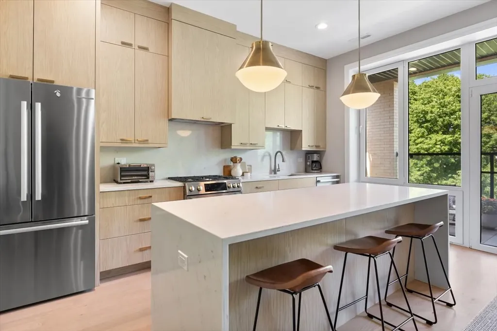 4939 North Damen Avenue Chicago IL 60625