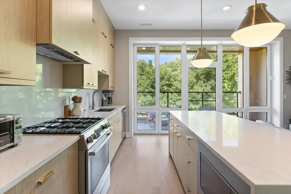 4939 North Damen Avenue Chicago IL 60625