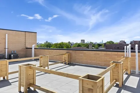 4939 North Damen Avenue Chicago IL 60625