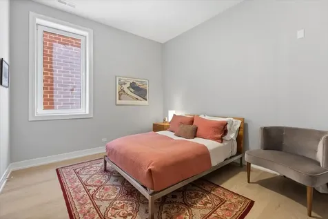 4939 North Damen Avenue Chicago IL 60625