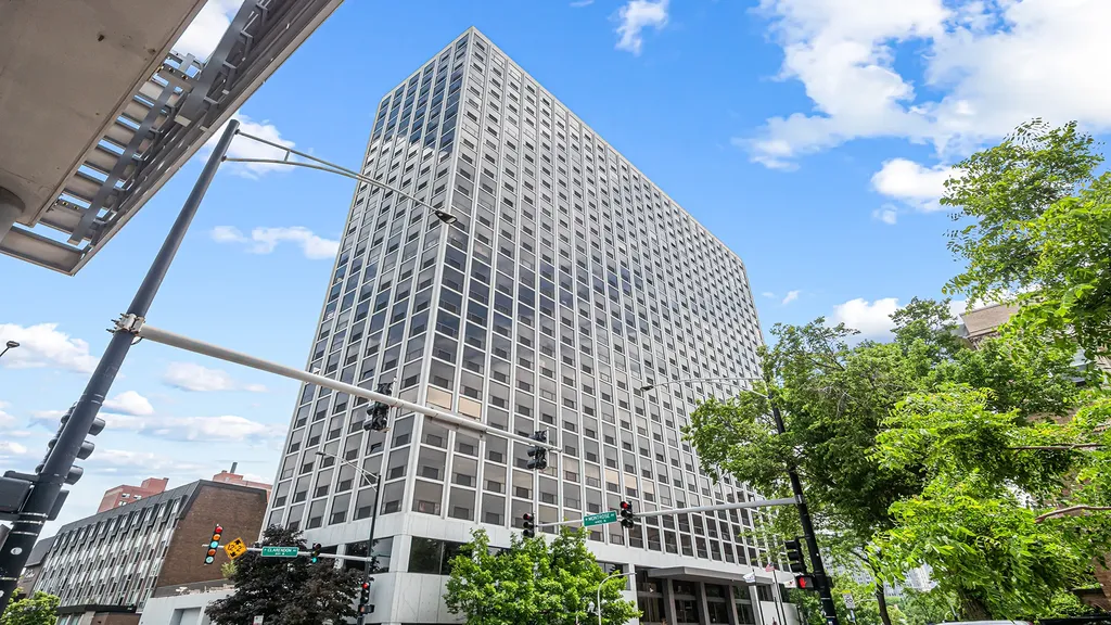 4343 North Clarendon Avenue Chicago IL 60613