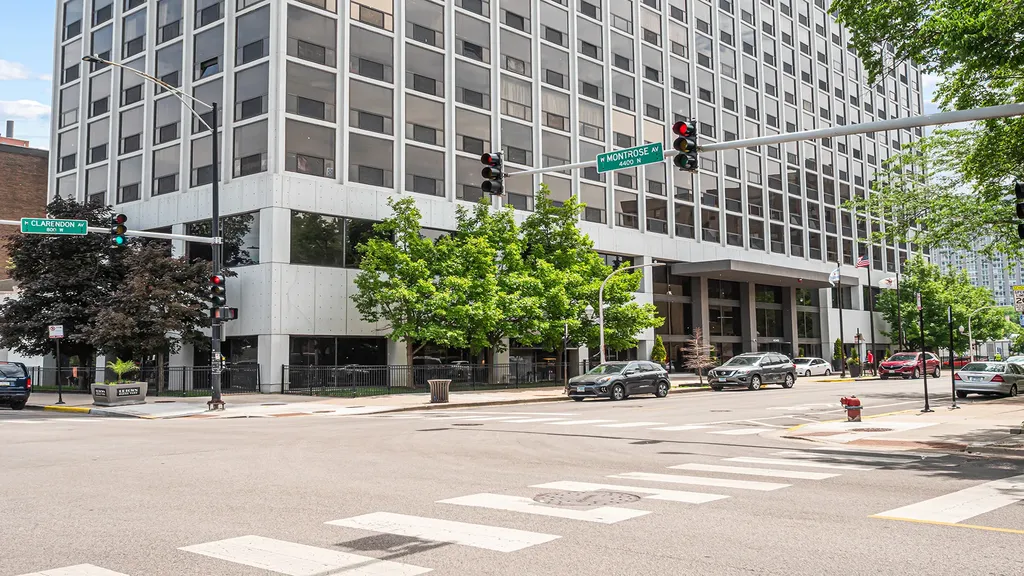 4343 North Clarendon Avenue Chicago IL 60613