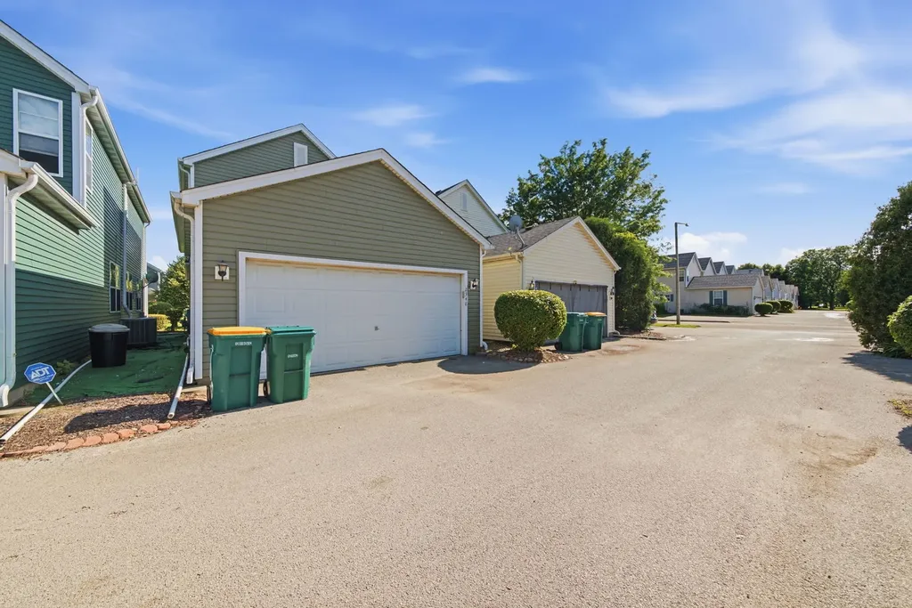2348 Woodhill Court Plainfield IL 60586