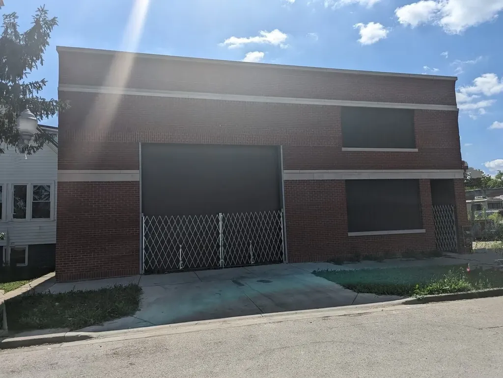 4627 West Huron Street Chicago IL 60644