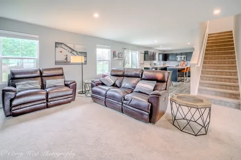 450 Cardinal Way Hampshire IL 60140