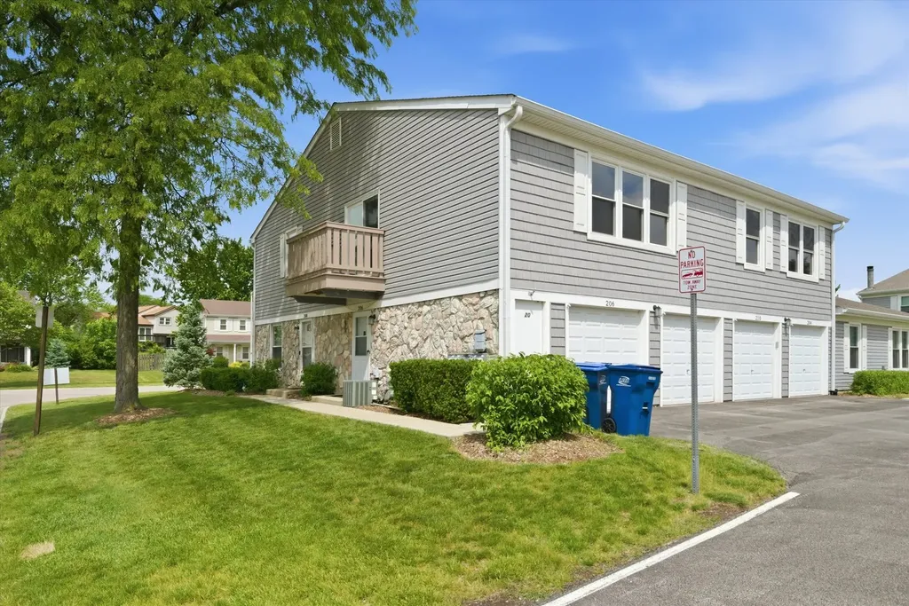 206 Nantucket Harbor Schaumburg IL 60193