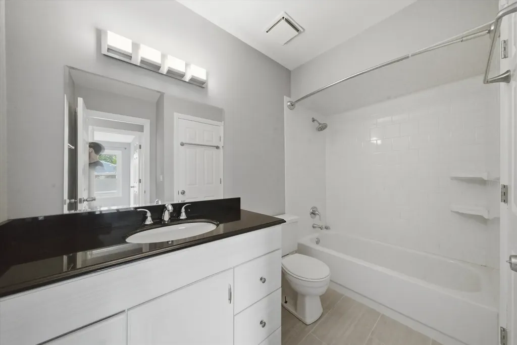 206 Nantucket Harbor Schaumburg IL 60193