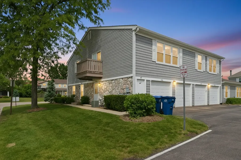 206 Nantucket Harbor Schaumburg IL 60193