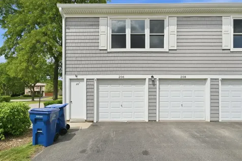 206 Nantucket Harbor Schaumburg IL 60193