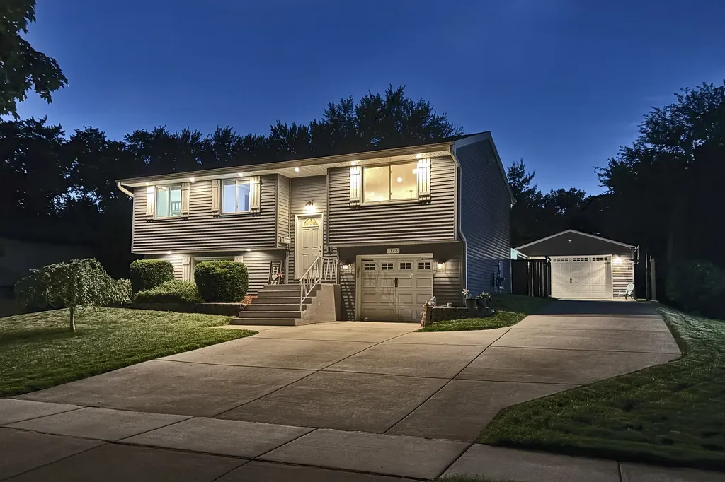 1328 Cabot Lane Schaumburg IL 60193