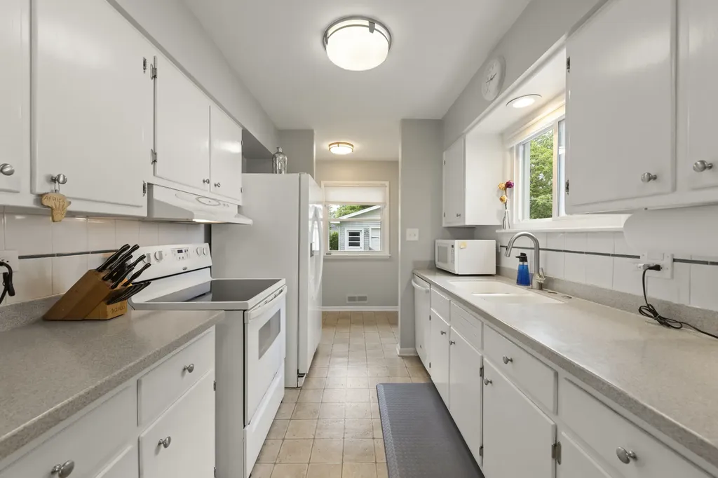 1106 Lyford Lane Wheaton IL 60187