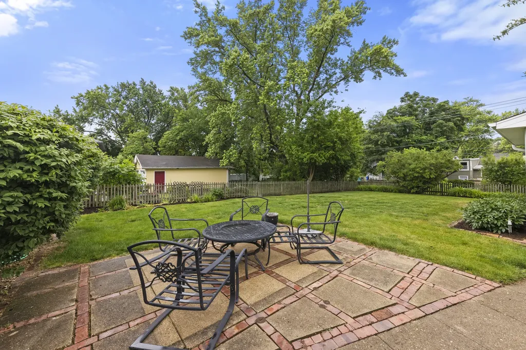 1106 Lyford Lane Wheaton IL 60187