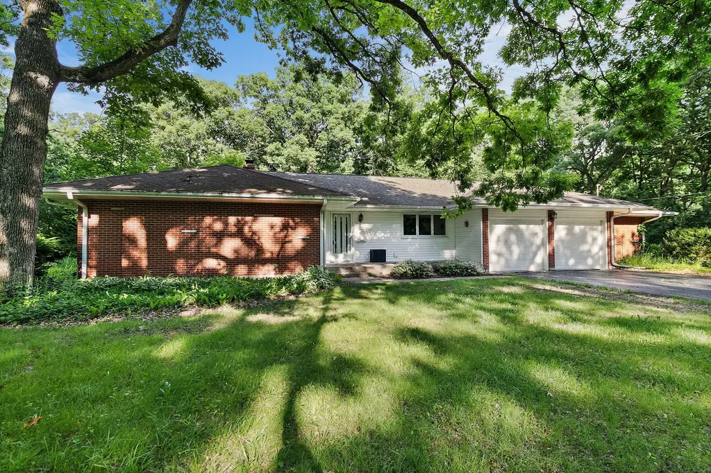 7N161 Hickory Lane St. Charles IL 60174
