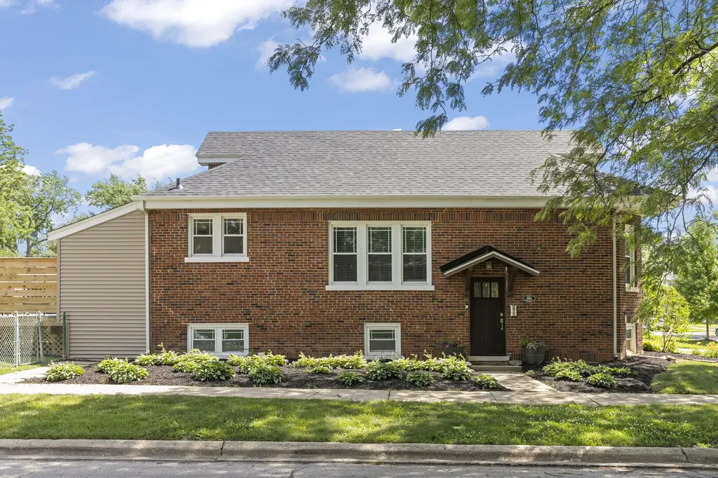 501 South Wisconsin Avenue Villa Park IL 60181