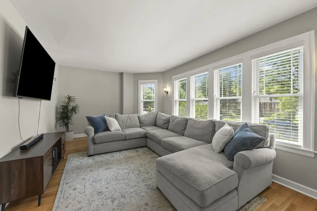 501 South Wisconsin Avenue Villa Park IL 60181