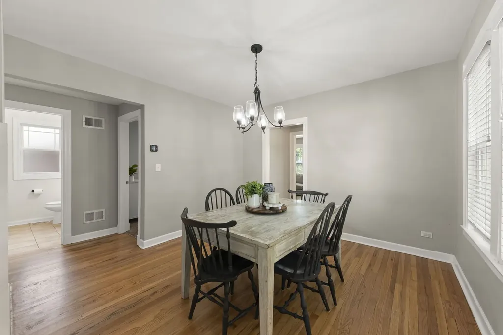 501 South Wisconsin Avenue Villa Park IL 60181