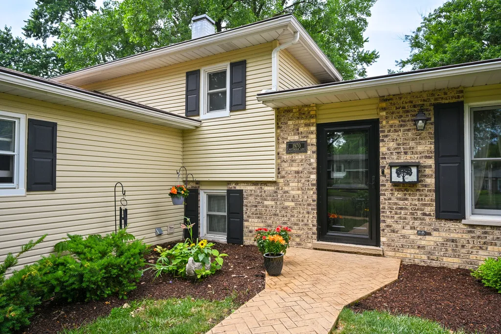 1970 Nottingham Lane Wheaton IL 60189