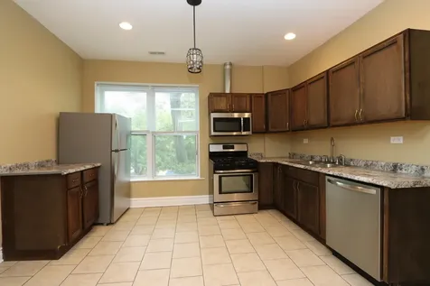 934 North Lamon Avenue Chicago IL 60651