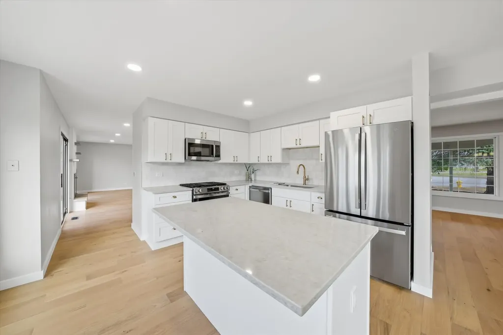 6S656 Avon Court Naperville IL 60540