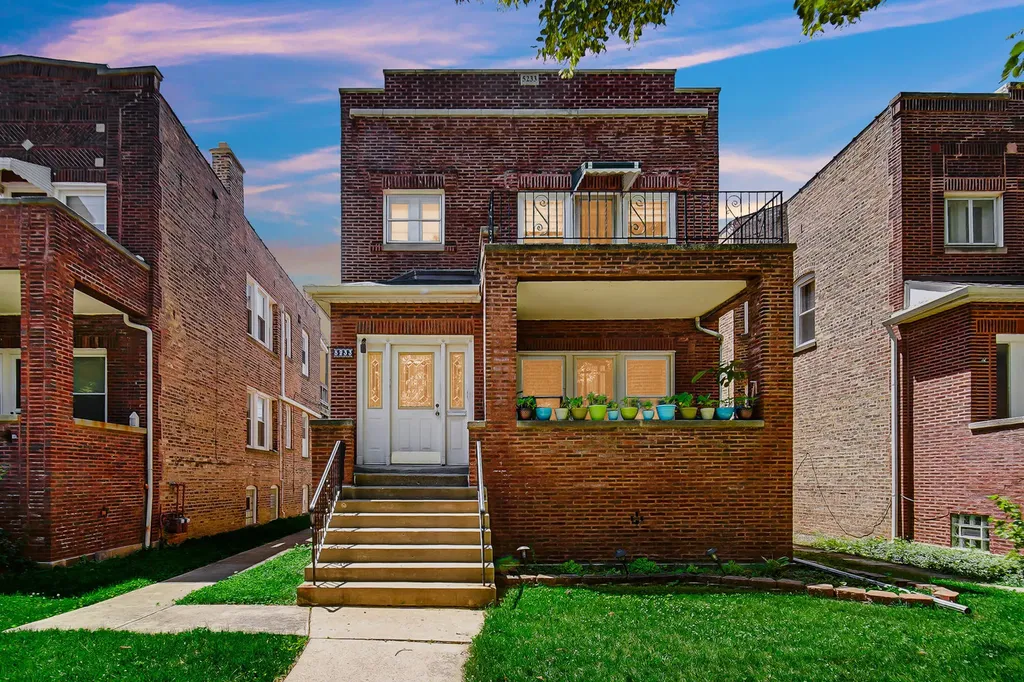 5233 West Cullom Avenue Chicago IL 60641